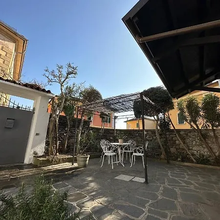 Casa Sasso E Legno 奥梅尼亚